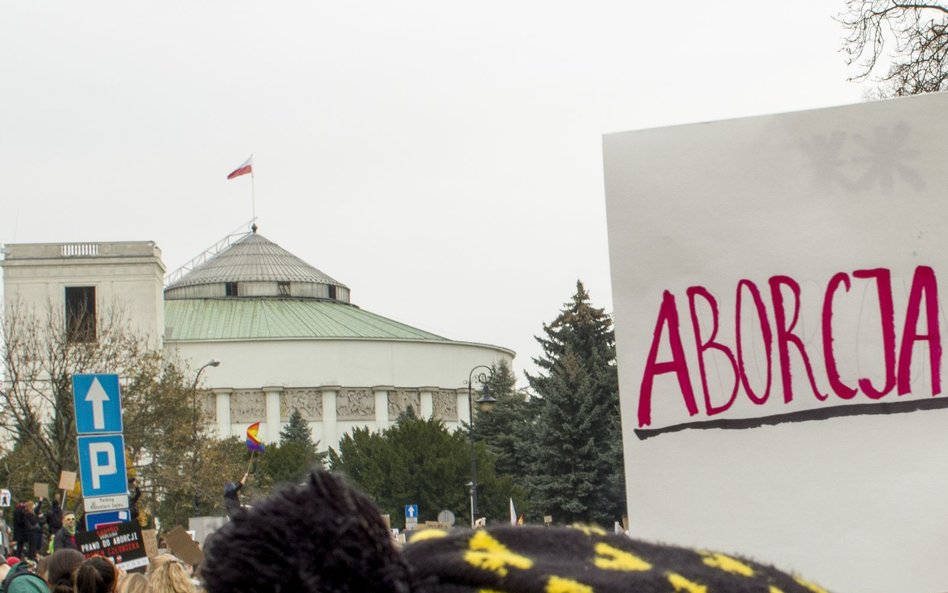 Bezwarunkowej aborcji żąda mniejszość