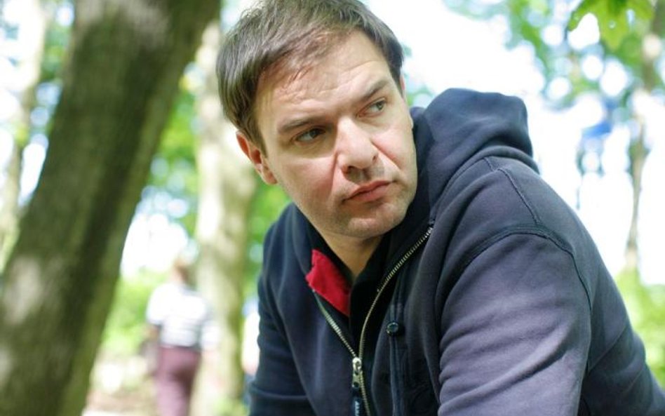 Tomasz Karolak gra w serialu Rodzinka.pl, założył teatr IMKA