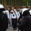 Policja chce, by koszty zabezpieczenia meczów piłkarskich i konwojowania kibiców wzięli na siebie or