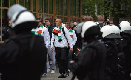 Policja chce, by koszty zabezpieczenia meczów piłkarskich i konwojowania kibiców wzięli na siebie or