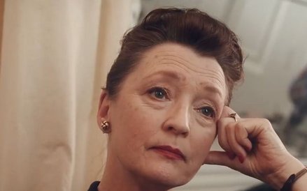 Lesley Manville - "Nić widmo"
