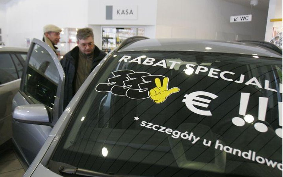 Nowe samochody kupujemy też poza Polską