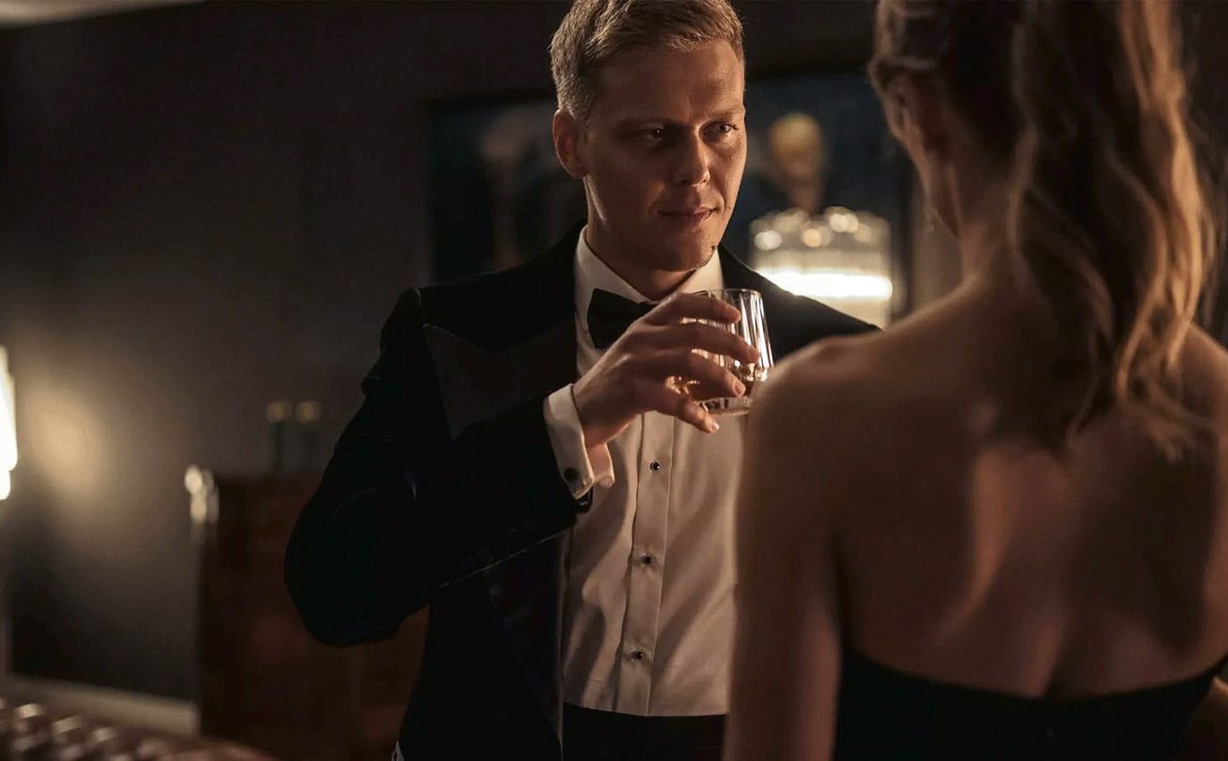 „Langer”: Niedopisana dekoratorka i mdły arystokrata