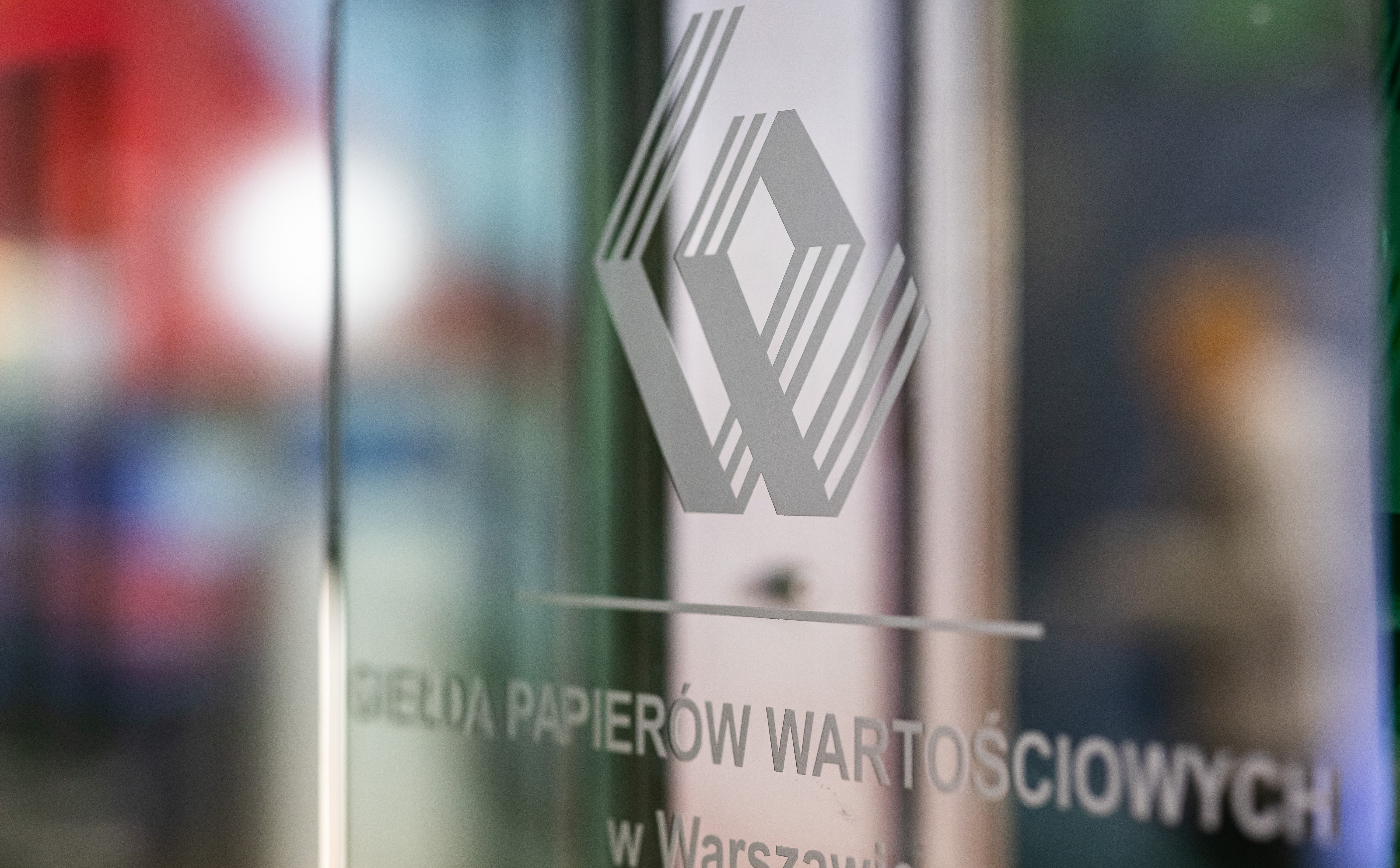 Piątek na GPW: „Wpadka” Dino, błysk PGE, Wielton rozczarowuje
