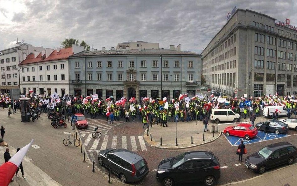 Rolnicy blokują drogi w proteście przeciwko piątce dla zwierząt