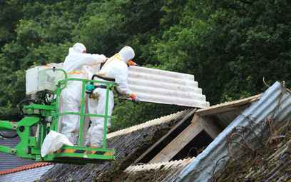Czy opóźnienia w usuwaniu azbestu mogą naruszać dobra osobiste