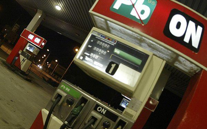 Huragany w Stanach mogą wywindować ceny benzyny we wrześniu
