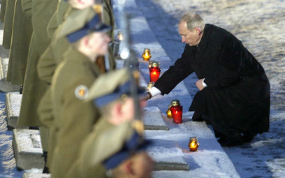 Putin na obchodach 60. rocznicy wyzwolenia Auschwitz w 2005 roku