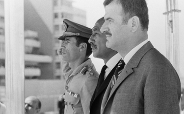 Uroczystość powitania na kairskim lotnisku 4 października 1971 r. prezydenta Syrii Hafiza al-Asada (