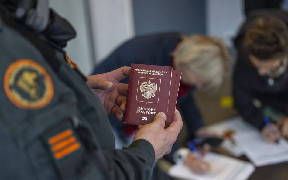 Mieszkańcy zaanektowanych terenów mają miesiąc na wybór obywatelstwa