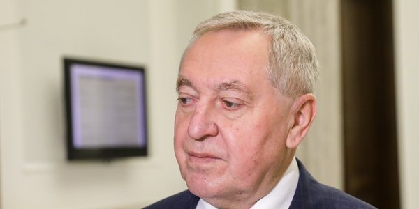 Koalicja PSL i PiS w Pułtusku. W tle zmian Henryk Kowalczyk i jego syn