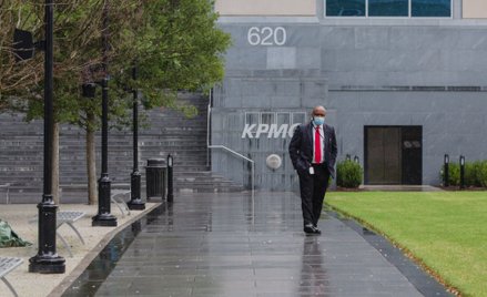 KPMG zatwierdził księgi SVB dwa tygodnie przed jego upadkiem