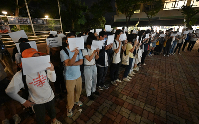 Chiński protest „białych kartek” problemem dla dostawcy materiałów biurowych