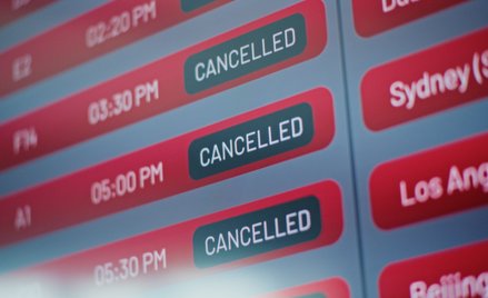 Odwołany lot? TSUE: pasażerowi należy się pełny zwrot za bilet