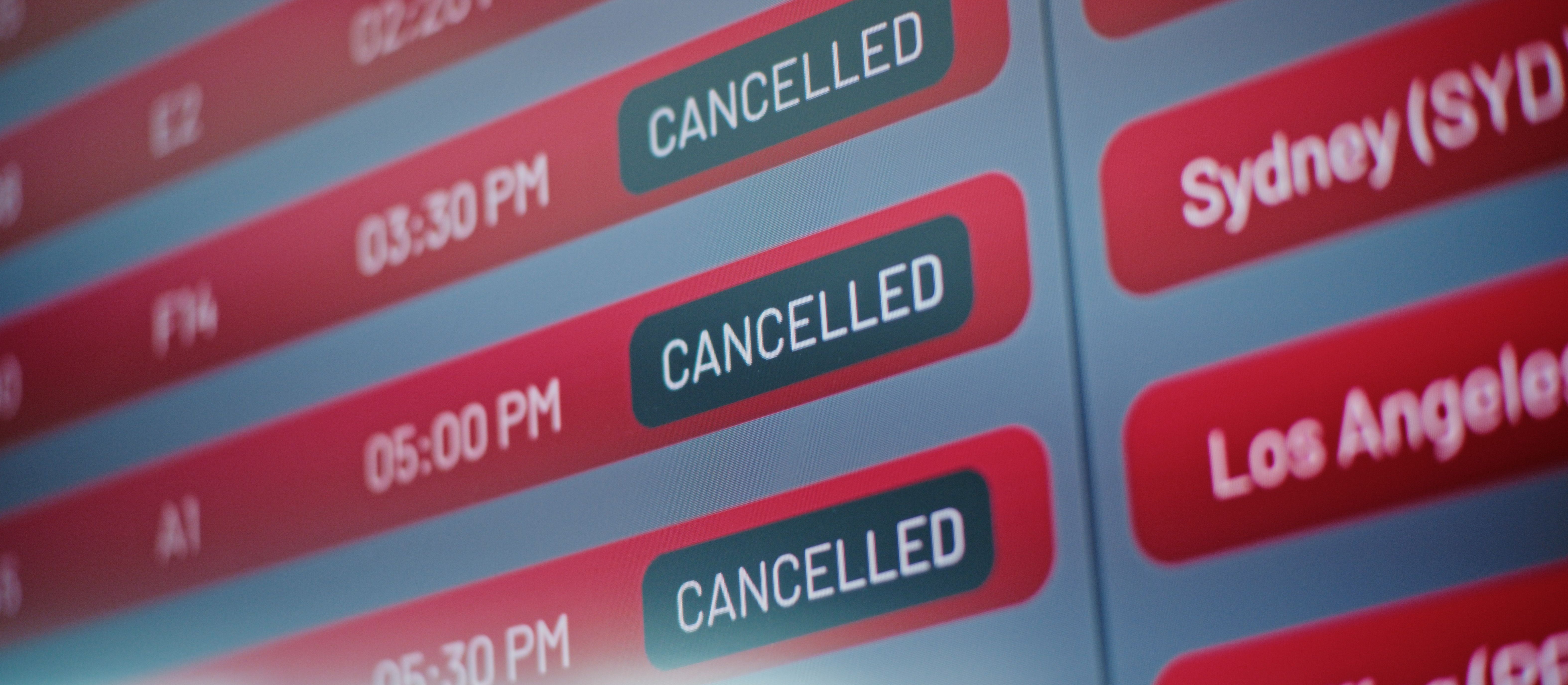 Odwołany lot. TSUE: linie lotnicze muszą zwracać pasażerom opłaty dla pośredników