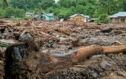 Powodzie i osuwiska w Indonezji. Zginęło kilkadziesiąt osób