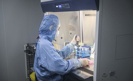 Skąd się wziął koronawirus? Zespół z WHO odwiedzi Chiny