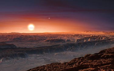 Po jasnej stronie planety Proxima Centauri wisi nieruchomo na niebie.
