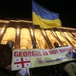 Zwolennicy opozycji w czasie protestu przed gruzińskim parlamentem