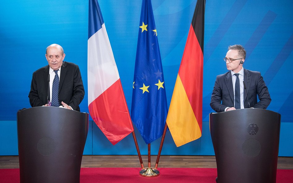 Minister spraw zagranicznych Francji Jean-Yves Le Drian (z lwej) i szef niemieckiego MSZ M. Heiko Ma