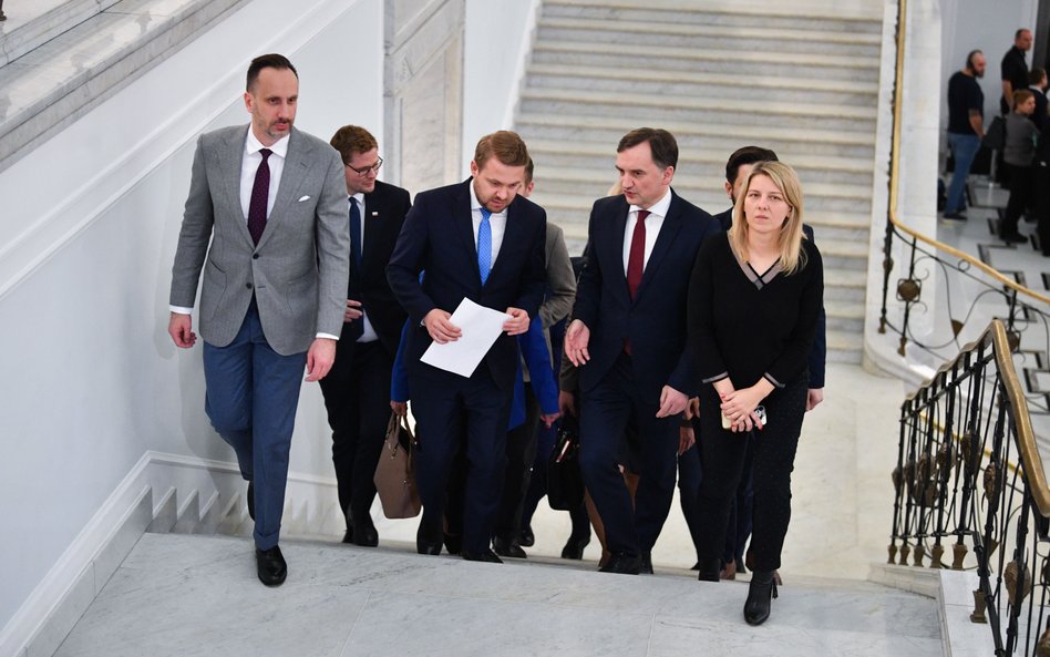 Minister sprawiedliwości, prokurator generalny Zbigniew Ziobro w Sejmie z grupą posłów Solidarnej Po