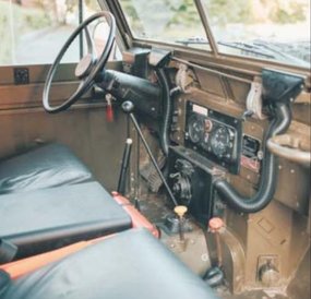 Powstała ona na specjalne zamówienie wojska – do transportu lotniczego. Wóz z rocznika 1979 nie wyma