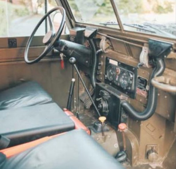 Powstała ona na specjalne zamówienie wojska – do transportu lotniczego. Wóz z rocznika 1979 nie wyma