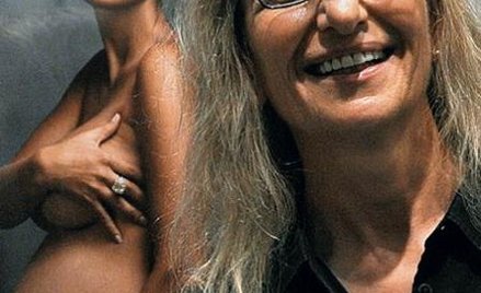 Annie Leibovitz zasłynęła fotografując dla prasy sławnych muzyków i aktorów (w tle portret nagiej De