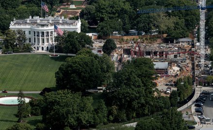 Wyburzone pod budowę sali balowej wschodnie skrzydło Białego Domu