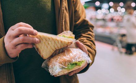 Nastolatek przecenił sobie sklepową kanapkę. Grozi mu 8 lat więzienia