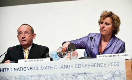 Od lewej główny klimatolog ONZ, Yvo de Boeri i nowa przewodnicząca konwencji klimatycznej - duńska m