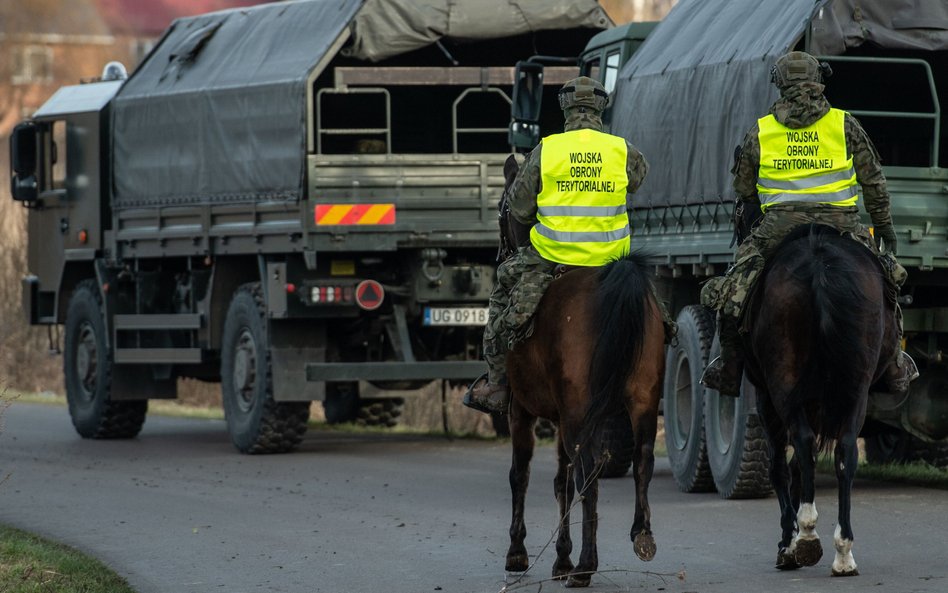 Poszukiwania ewentualnych elementów obiektu, który naruszył polską przestrzeń powietrzną, okolice Wo