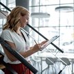 Powakacyjne odbicie w ofertach pracy słabsze niż przed rokiem