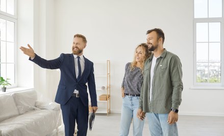 Klientów kupujących mieszkania na kredyt jest coraz mniej. Mimo to sprzedający trzymają ceny