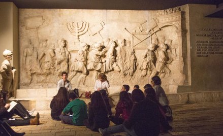 Wycieczka szkolna w muzeum w Tel Awiwie