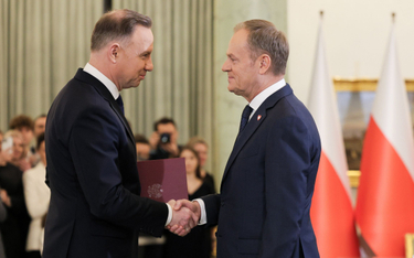 Prezydent Andrzej Duda oraz premier Donald Tusk podczas uroczystości zaprzysiężenia rządu