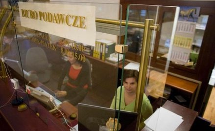 Pracownik sądu: więcej urzędnika czy pomocnika