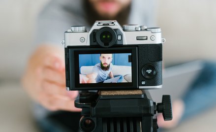 Idole młodego pokolenia. Skąd się wziął fenomen influencerów?