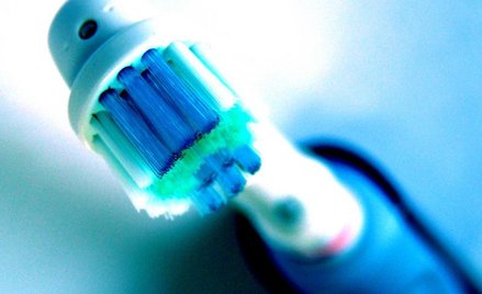 Prawie milion Polaków bez szczoteczki do zębów