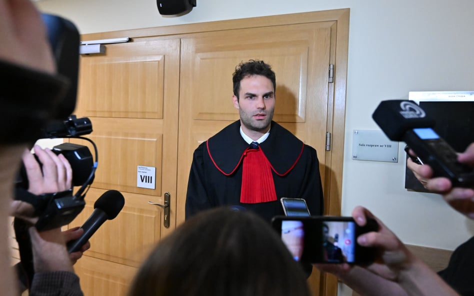 Prokurator Aleksander Duda rozmawia z mediami po zakończeniu 27 maja posiedzenia aresztowego ws. Seb