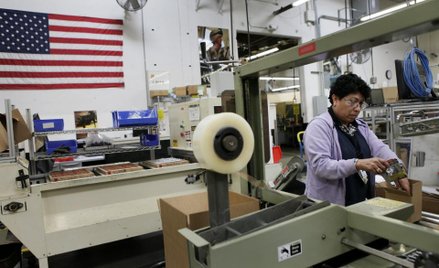 Wzrost liczby etatów w USA lepszy od prognoz