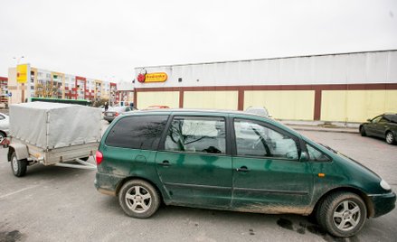 Na parkingach sklepów w Sejnach czy Suwałkach samochodów z Litwy jest już mniej niż kiedyś