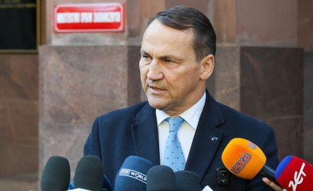 We wtorek szef MSZ Radosław Sikorski ogłosił, że wycofuje zgodę na prowadzenie konsulatu w Poznaniu.