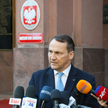 We wtorek szef MSZ Radosław Sikorski ogłosił, że wycofuje zgodę na prowadzenie konsulatu w Poznaniu.