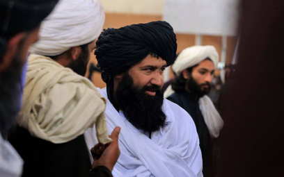 Talibowie narzucają urzędnikom dress code. Praca tylko dla brodaczy