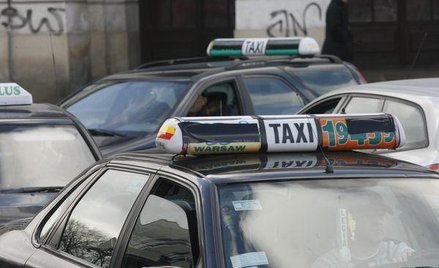 Za przewóz samochodem podobnym do taksówki, ale bez licencji grozi kara