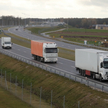 Transport z pomocą humanitarną na trasie w okolicach Zambrowa