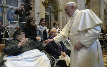 Dlaczego papież nie chciał, by całowano go w pierścień?