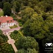 Pałac zwany letnim był przed II wojną światową rezydencją prezydenta Ignacego Mościckiego.