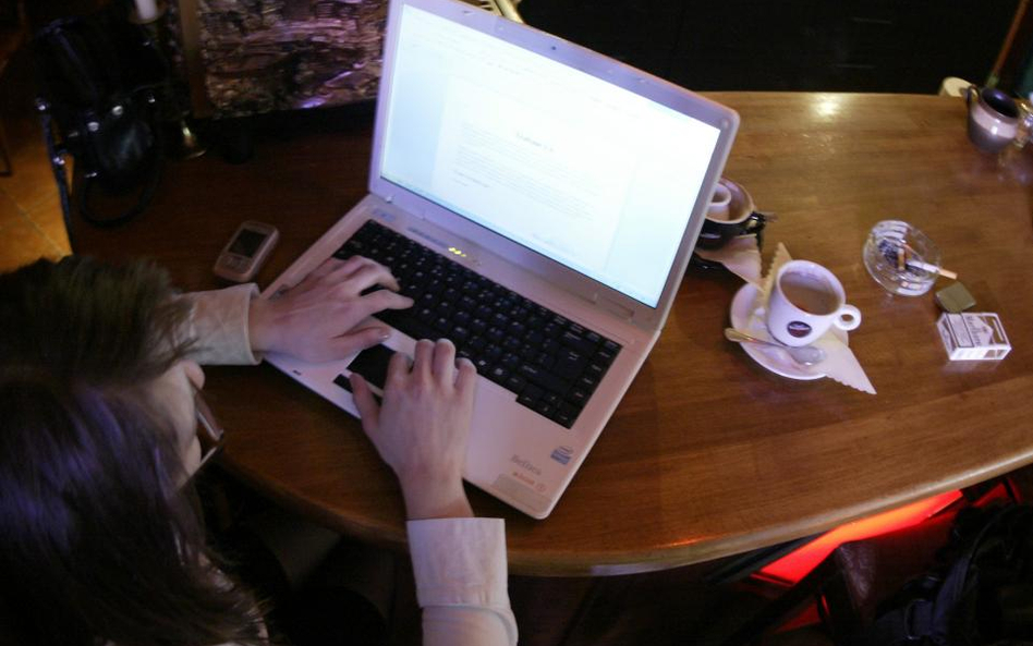 Nieznacznie zmniejsza się liczba ofert pracy w internecie